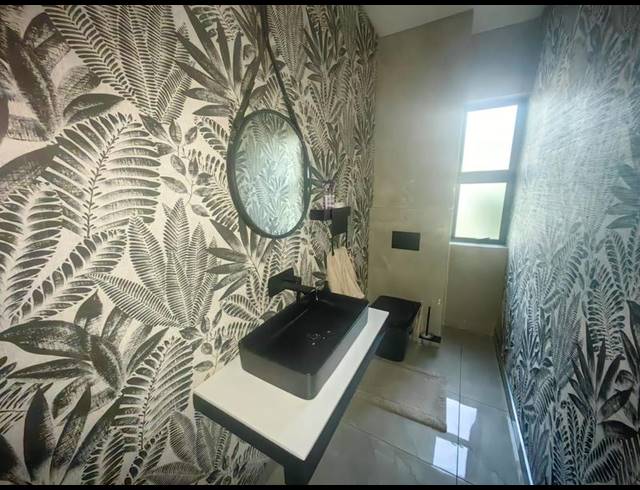 6 BEDROOM HOUSE FOR SALE IN MIDSTREAM RIDGE